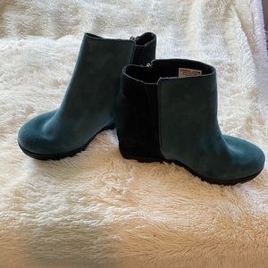 Sorel Suede Wedge Booties💕